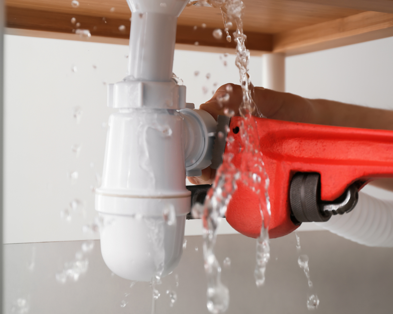pipe water leaking repair